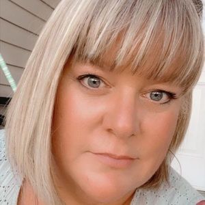 Meet your Posher, Lara